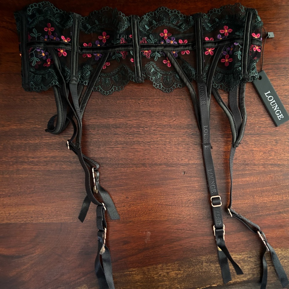 LOUNGE Intimates Bella Garter Belt Floral Embroidered Lace‎ Black NWT Size Small